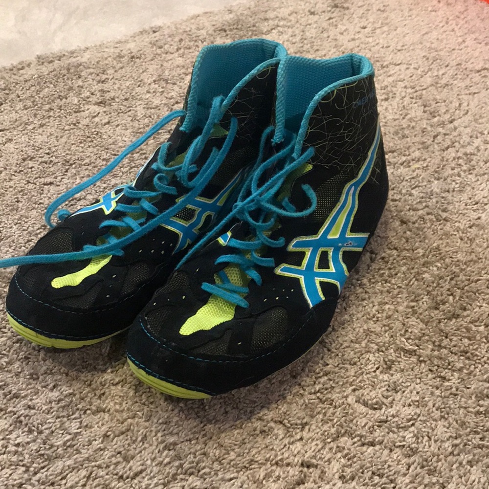 Size 12 ASICS wrestling shoes